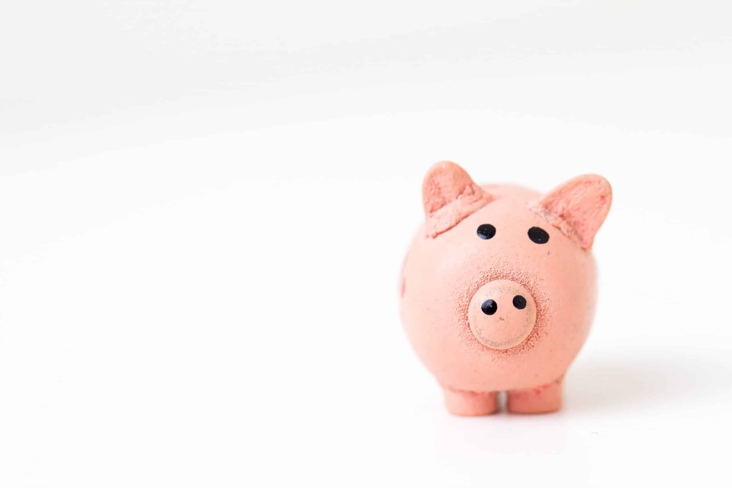 Piggy bank looking concerned about hidden fees on HSAs in Canada